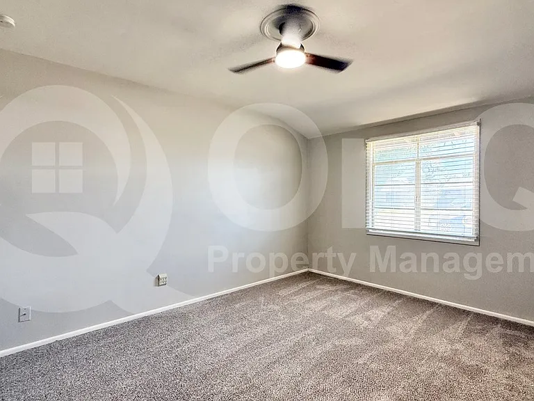 1730 W Northview Ave — Photo 4