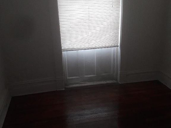 3rd image of 3737 Palm St