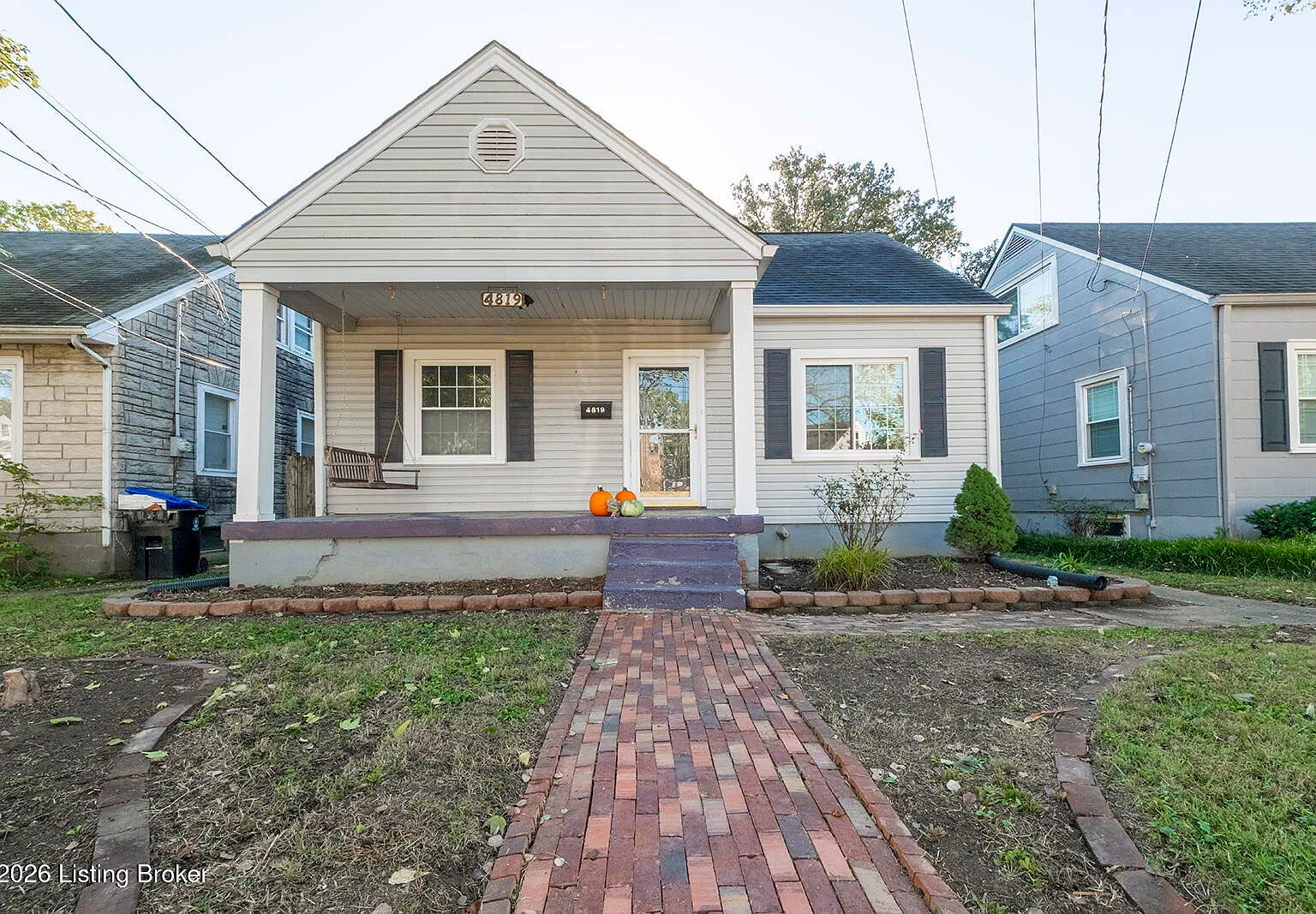 3 bed, 1.0 bath, 1238 sqft, $1,700 — Photo 2