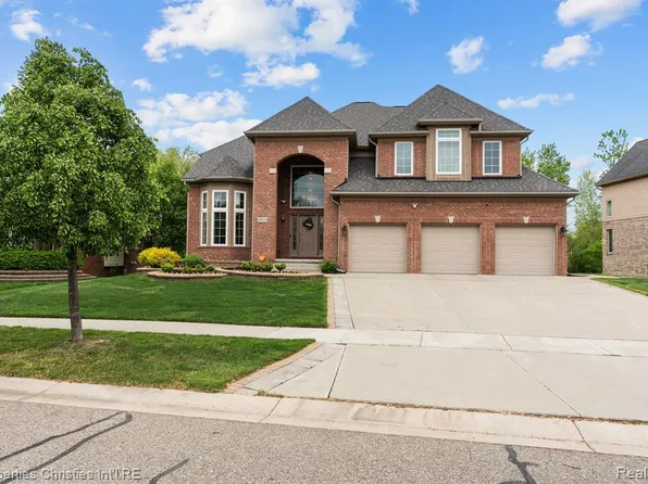 24516 Cavendish Ave E, Novi, MI 48375
