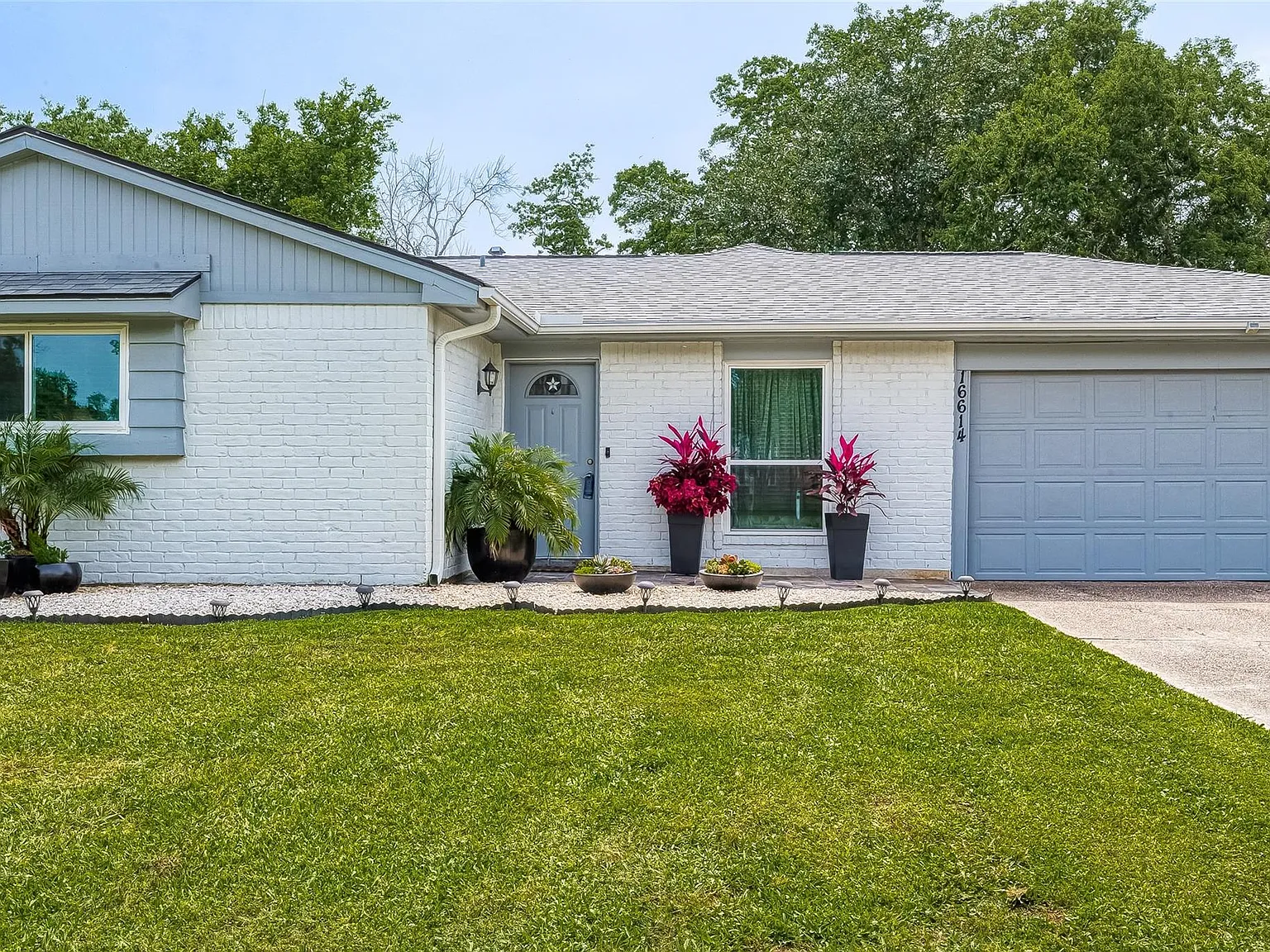 3 bed, 4.0 bath, 1200 sqft, $2,100 — Photo 2