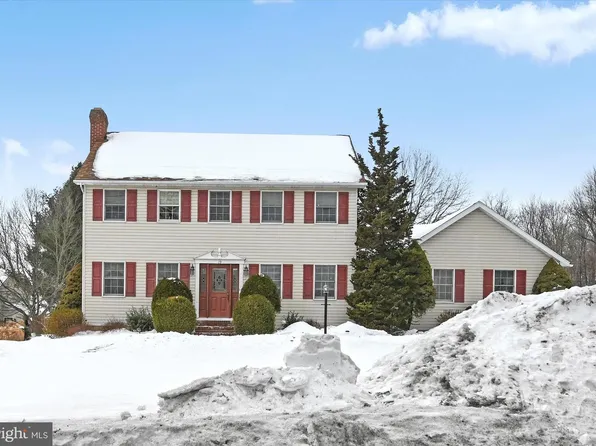 19 Fox Hollow Rd, Pottsville, PA 17901