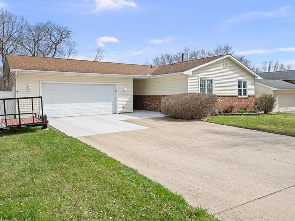 4688 5th St, East Moline, IL 61244