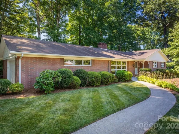 105 Oakwood St, Morganton, NC 28655
