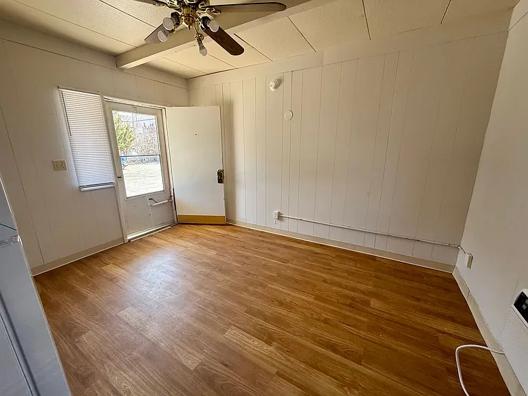 4216 Lincoln Swing - Studios — Photo 9