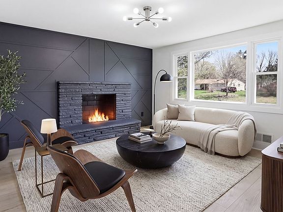 3rd image of 2163 Evergreen Ln