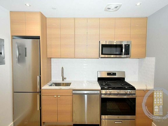 4th image of 37 Irving Pl #A1a