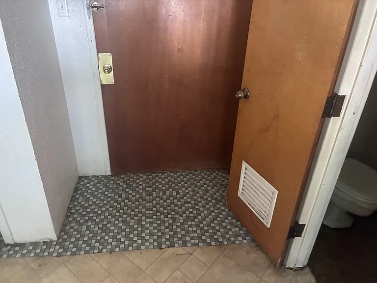 320 Hudson Ave #2 — Photo 7