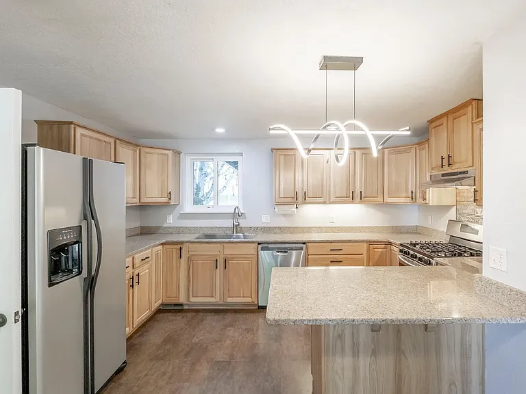 317 Vincent St — Photo 3