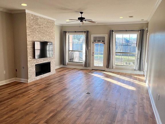 5th image of 10350 Springtree Ave