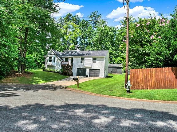 4th image of 3305 Paxton Dr
