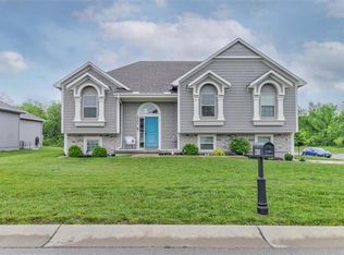 2301 NW Lindenwood Ct, Grain Valley, MO 64029