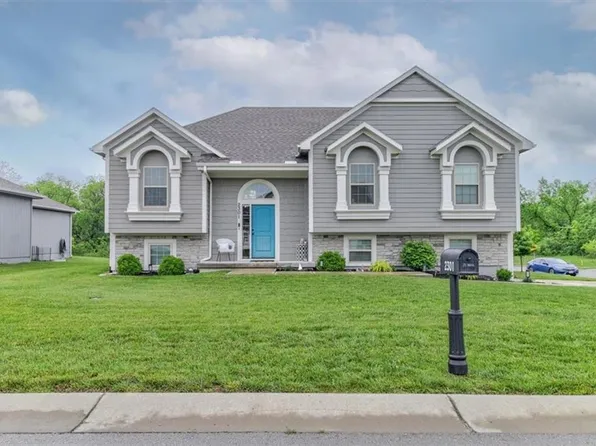 2301 NW Lindenwood Ct, Grain Valley, MO 64029