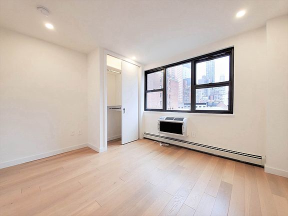 3rd image of 227 E 59th St #3F