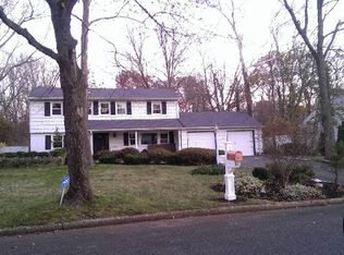 8 Andover Pl, Huntington, NY