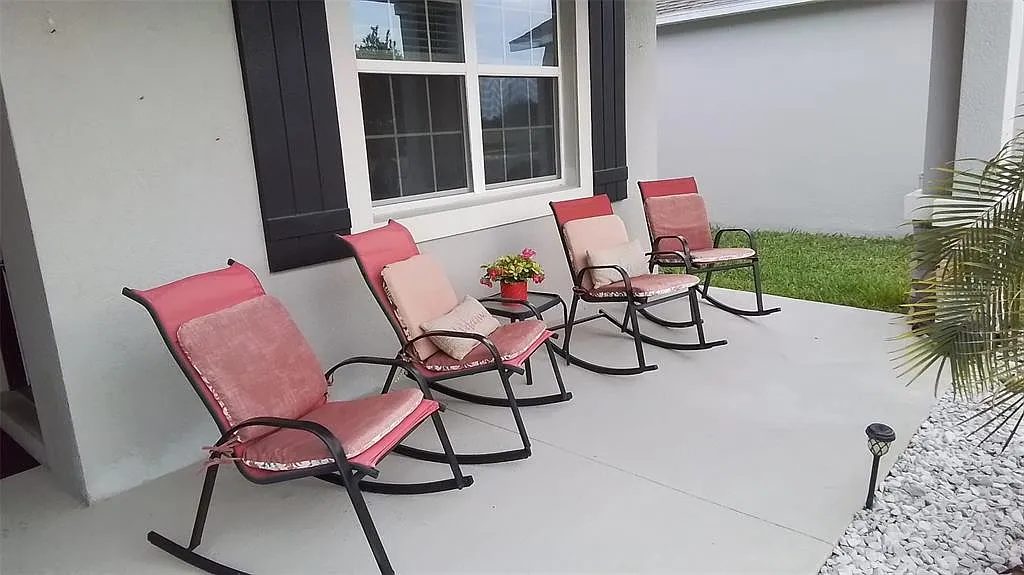 4 bed, 3.0 bath, 2135 sqft, $2,200 — Photo 4