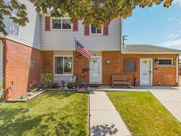 27754 Eastwick Square Rd, Roseville, MI 48066