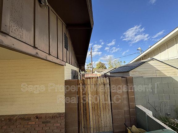 4th image of 1022 E 7th Dr