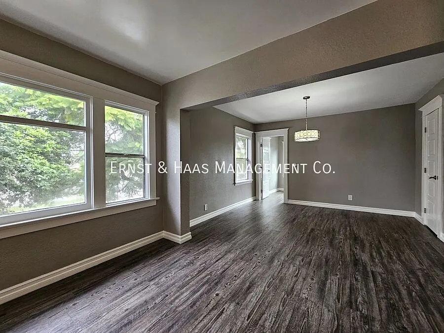 Building Photo - 755 Elm Ave