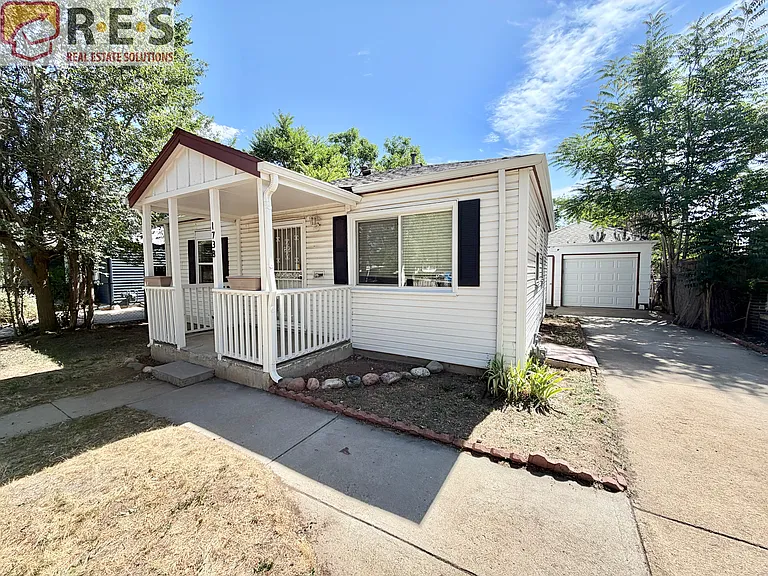1738 Verbena St — Photo 2