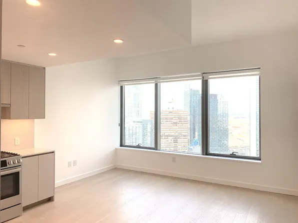 3 Court Square image 1 of 5