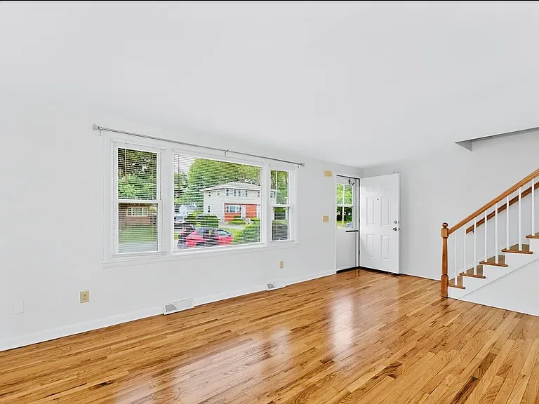 30 Commodore St #B — Photo 8