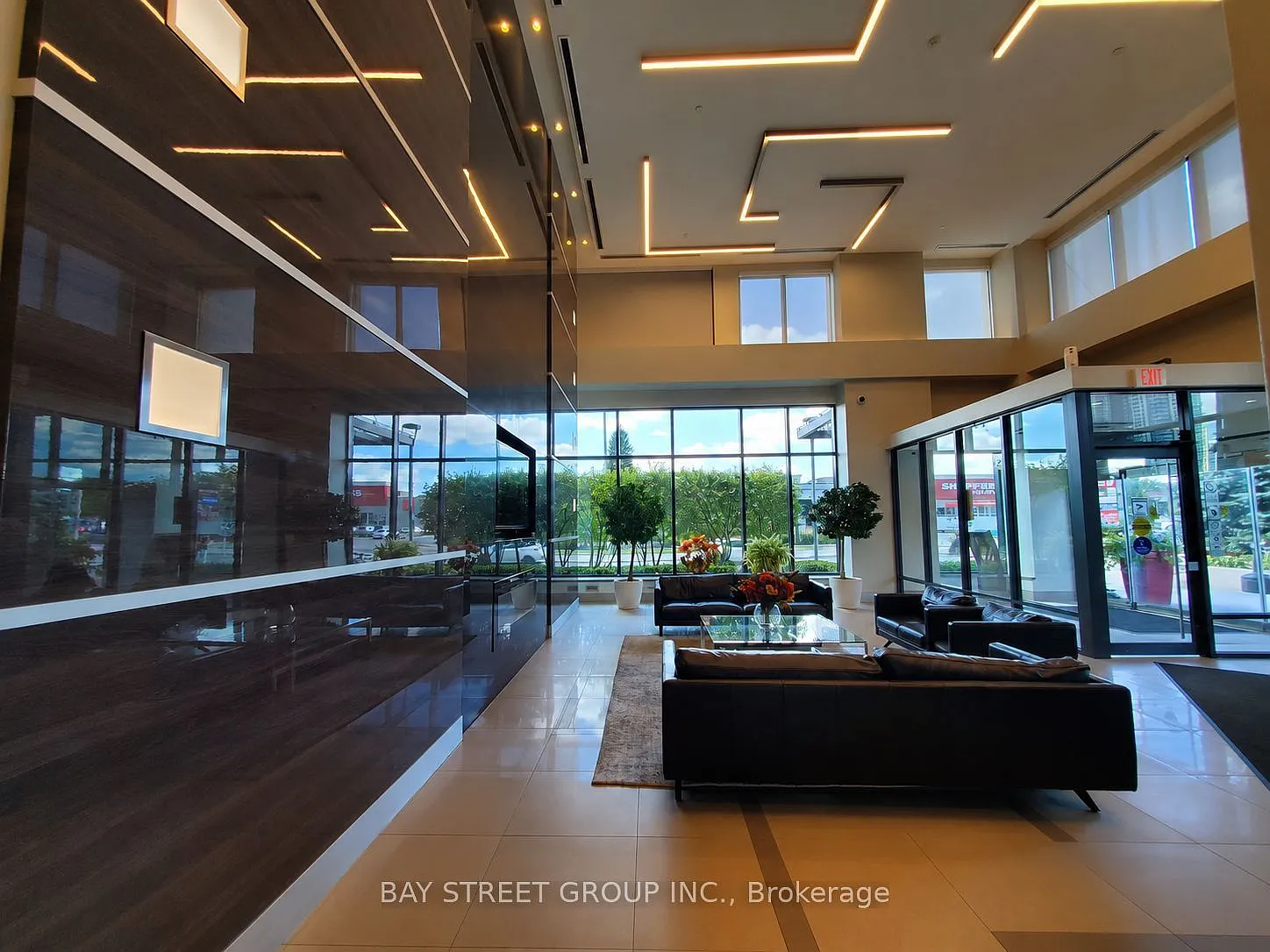 3975 Grand Park Dr — Photo 3