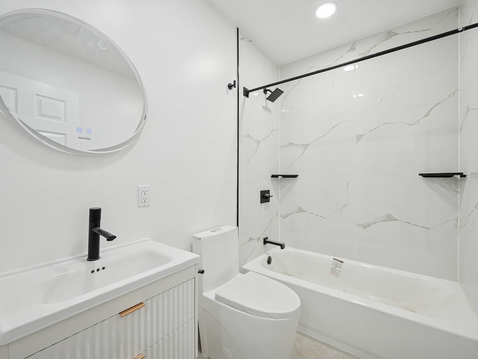 2 bed, 700 sqft, $1,570 — Photo 4