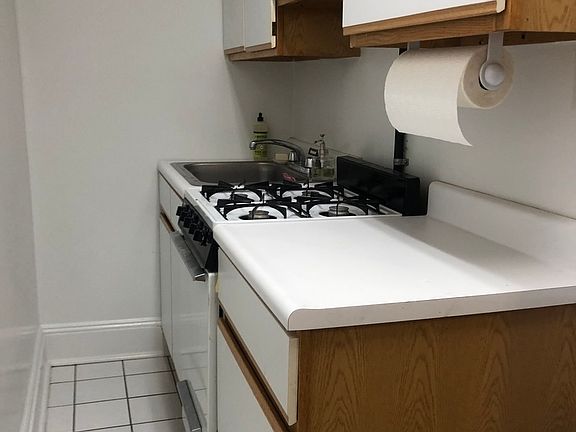 3rd image of 231 W 19th St APT 6