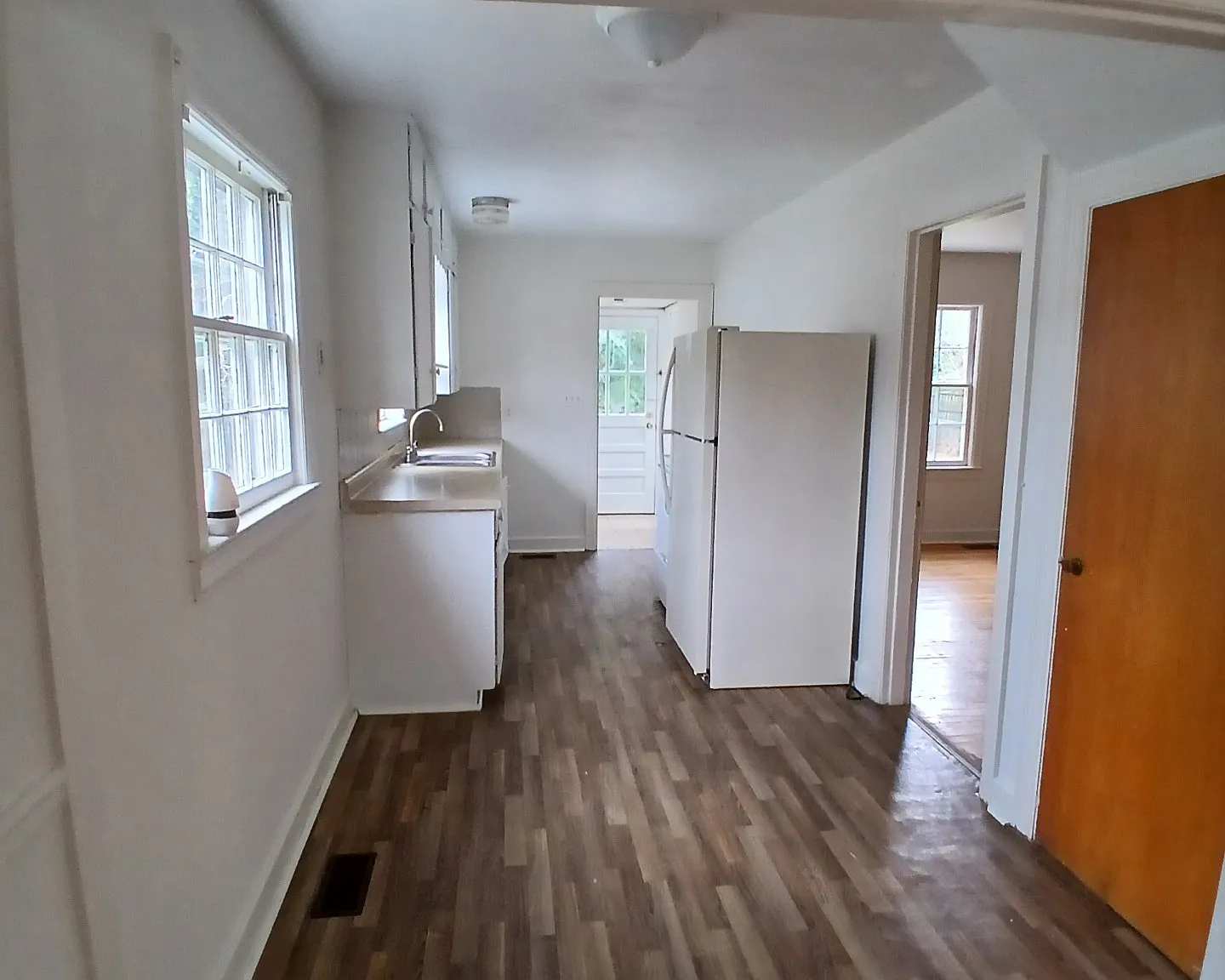 3 bed, $1,200 — Photo 2