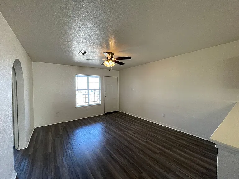1606 Dugger Cir #D — Photo 5
