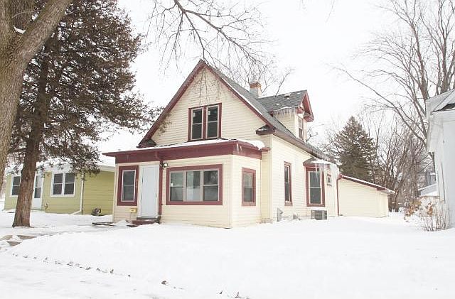1st image of 530 Queen Ave N