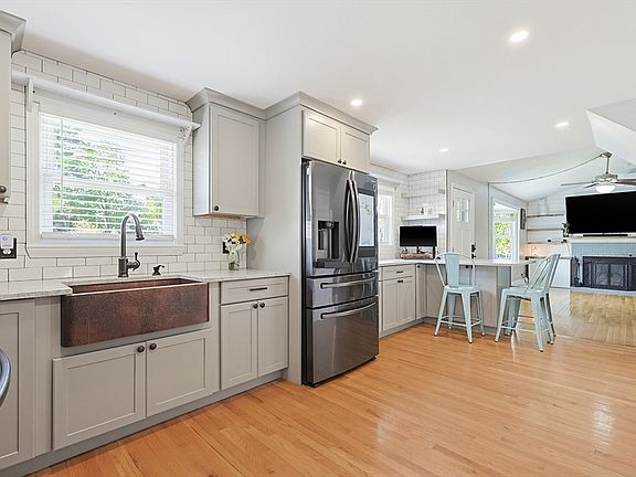 5th image of 115 Talbot St