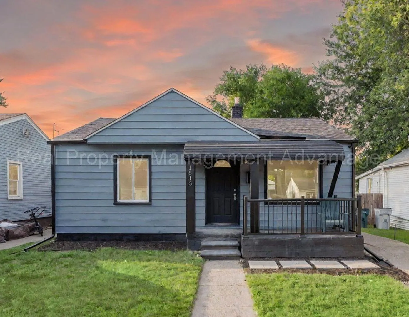 Gorgeous Kitchen and Bath in Hazel Park! — Photo 1