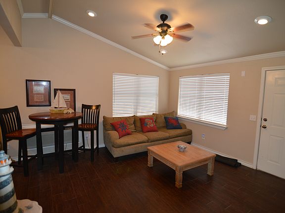 4th image of 207 Beach Dr