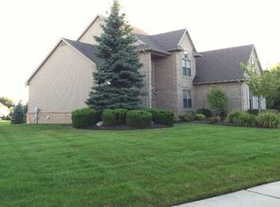 45603 S Lake Dr, Novi, MI 48377