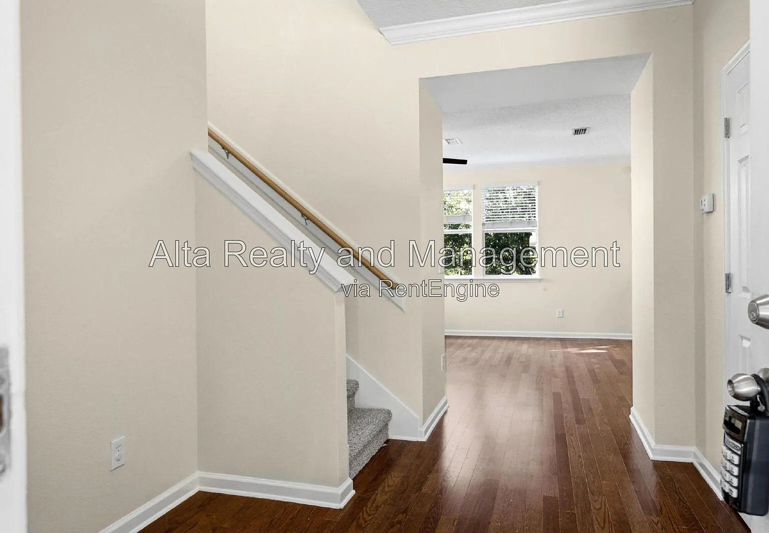 3 bed, 2.5 bath, 1958 sqft, $2,730 — Photo 2