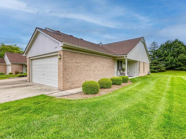 51346 Elly Dr #8, New Baltimore, MI 48051