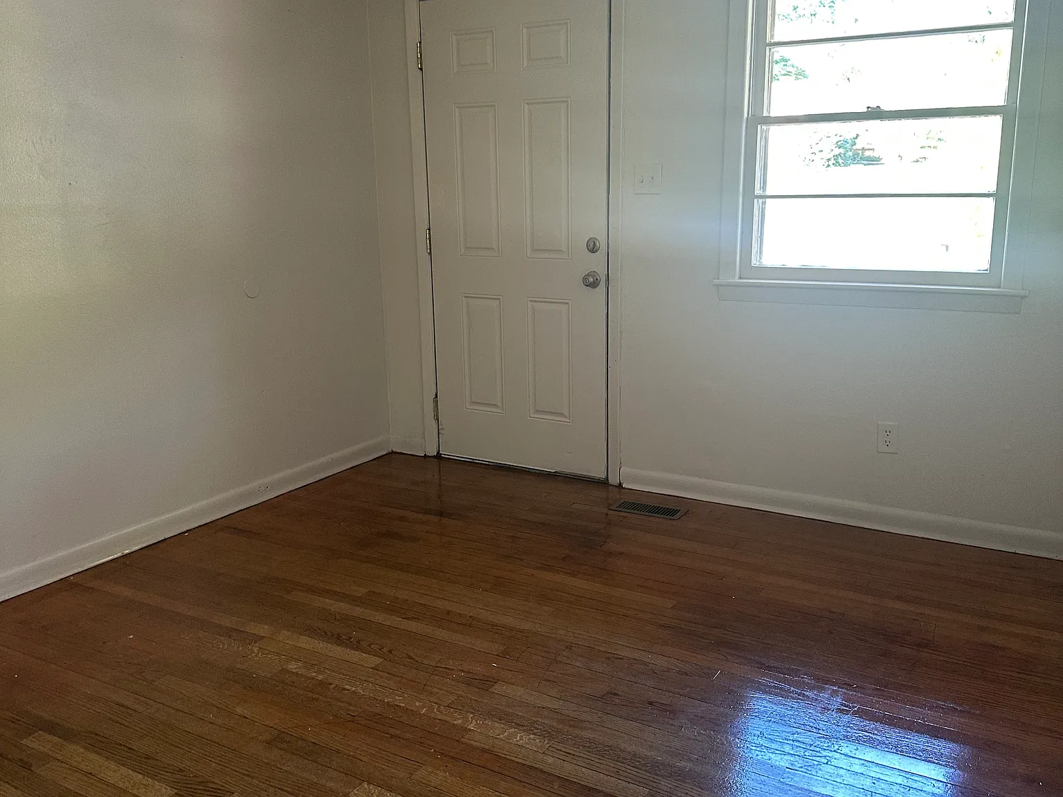 3 bed, 1080 sqft, $1,375 — Photo 4