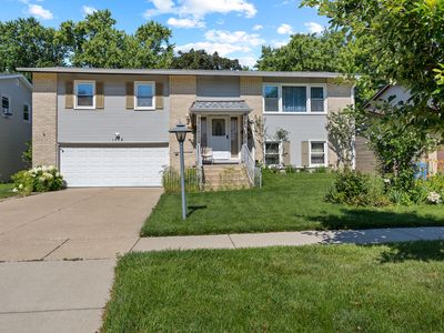 1418 S Hickory Dr, Mount Prospect, IL, 60056