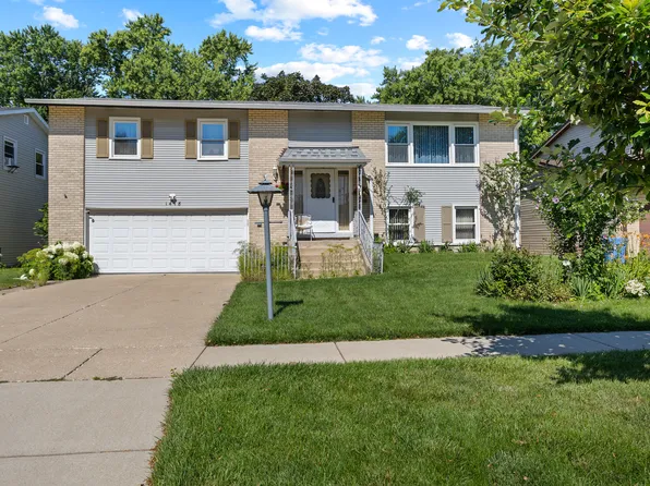 1418 S Hickory Dr, Mount Prospect, IL 60056