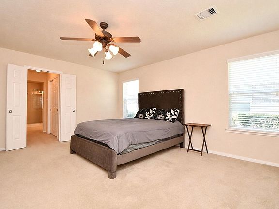 5th image of 930 Sage St