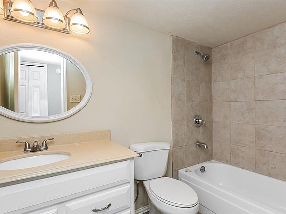 4th image of 4305 Blue Creek Dr