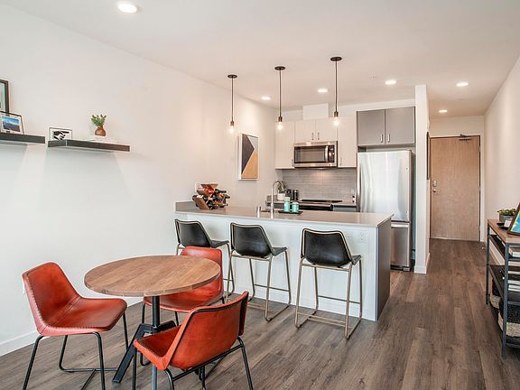 4th image of 3230 16th Ave W #1B-1Ba-567Sqft