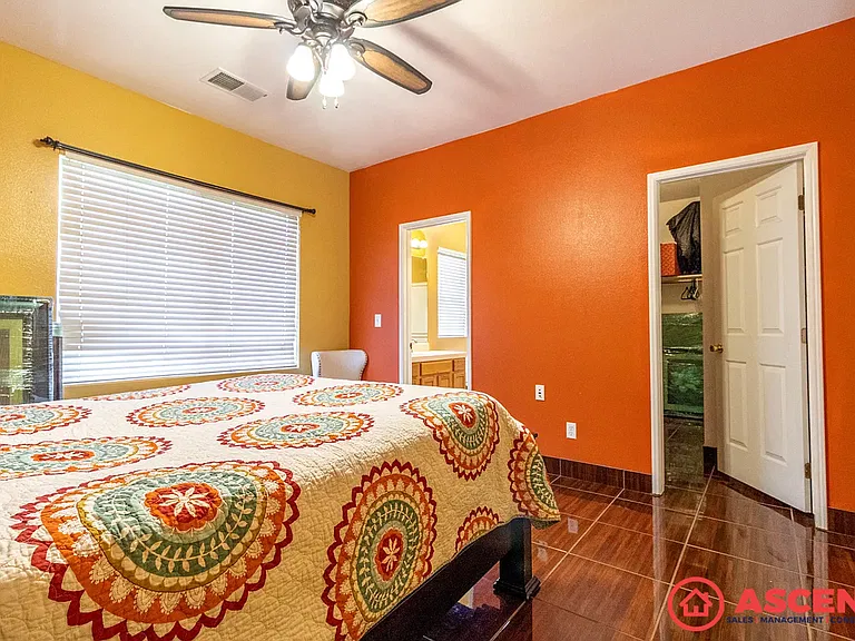 1810 Martinho Ave — Photo 12
