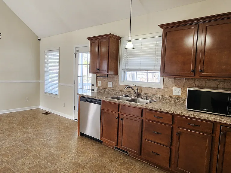 2969 Brewster Dr — Photo 6