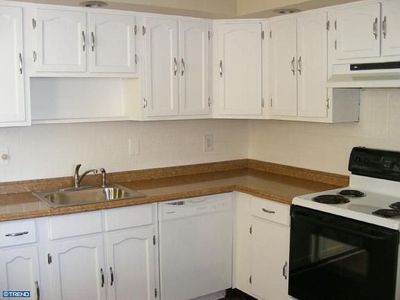 3rd image of 7609 Torresdale Ave