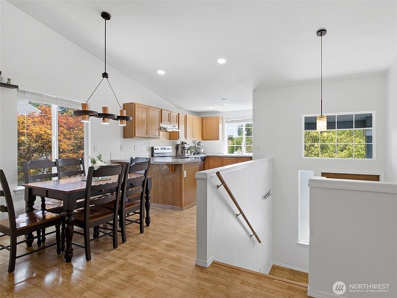 4th image of 15658 91st Way SE