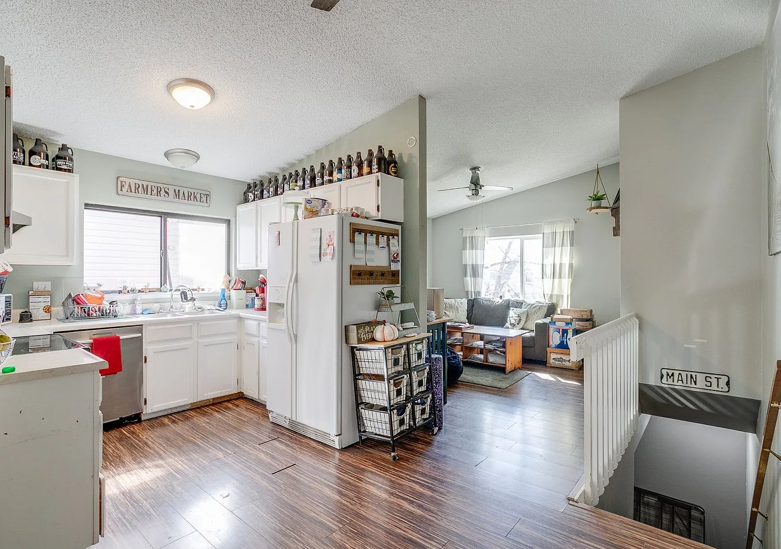 Huge room in a large shared home, private bathroom, great neighborhood, friendly roommates! — Photo 1
