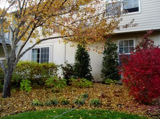 17 Keystone Ct, Fenton, MO 63026